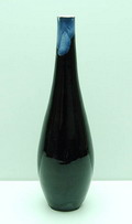Aardewerk Unica vaas met zwart en blauw glazuur draaier Hans Breuker uitvoering Pieter Groeneveldt ca.1960 