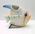 Aardewerk vaas in de vorm van een maanvis ontwerp uitvoering Roberto Rigon Italie ca.1985 website 