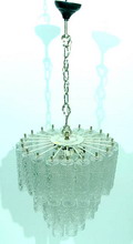 Retro hanglamp opgebouwd uit drie lagen met resp 20 14 6 glazen kapjes uitgevoerd in Murano / Italie ca.1965 