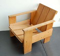 Grenenhouten zg kratstoel naar ontwerp van Gerrit Rietveld 1934 uitvoering Cassina / Italie ca.1980 