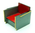 Polychroom beschilderd miniatuur fauteuil ontwerp Ko Verzuu 1925 uitvoering ADO Arbeid Door Onvolwaardigen / Berg en Bosch 