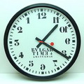 Electrische wandklok Bulgar Time 4 Amsterdam wijzerplaat in spiegelbeeld en batterij-uurwerk loopt achteruit ontwerp Victor IV Bulgar Finn / Karl Glück 1929-1986 / USA ca.1980 