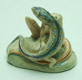 Beeldje met twee polychroom beschilderde salamanders op rots ontwerper onbekend uitvoering Haga Purmerend 1904-'07 