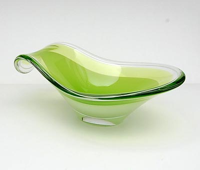  Coloured glass dish Coquille with clear glass overlay design Paul Kedelv ca.1955 executed by Flygsfors / Sweden 