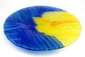  Gelamineerd glazen schaal in geel en blauw ontwerp uitvoering Kapka Toušková 1992 Brno / Tsjechië 