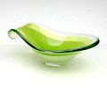 Gekleurd glazen schaal Coquille met helderglazen overlay ontwerp Paul Kedelv ca.1955 uitvoering Flygsfors / Zweden 