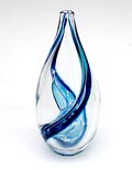  Helder glazen vaas met interne blauwe rode spiraal ontwerp Paolo onduidelijk gesigneerd uitvoering in Murano 1996 