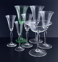  Serie van 7 glazen Romanda wijn-groot 18,6 cm wijn-klein 17 cm portglas 15,7 cm bitterglas 14,8 cm likeurglas 12,1 cm annagroen witte-wijnglas 18,6 cm champagnecoupe 13,5 cm ontwerp A.D.Copier 1924 uitvoering Leerdam / Holland 