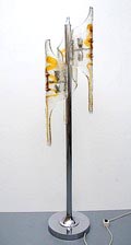  Retro verchroomde staande lamp met drie transparant glazen kappen met gele accenten ontwerp uitvoering onbekend Italië ca.1970 