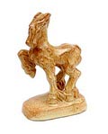  Geglazuurde aardewerk sculptuur van een paard uitvoering Petri Tegelen ca.1930 