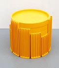  Stapelbare gele kunststof nesttafeltjes Modello Marema 4x ontwerp Gianfranco Frattini 1966 uitvoering Cassina / Milano Italië 