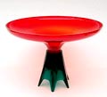  Rood glazen limited edition van 50 stuks schaal Bachanalo met aangezette groen glazen voet ontwerp Massimo Iosa Ghini 1992 uitvoering Ritzenhoff Duitsland 