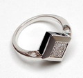  Witgouden Art-Deco ring met 9 kleine briljantjes en zwarte onyx ringmaat 16 