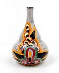 Aardewerk vaasje met polychrome florale decoratie uitvoering Schramberg Württemberg / Duitsland na 1918 
