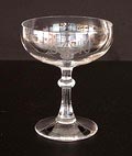 Champagne coupe met geëtste inscriptie St 22 Mrt 1923 RM ontwerp K.P.C.de Bazel 1917-'18 uitvoering Glasfabriek Leerdam 