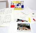 Map Rietveld meubels om zelf te maken uitgave van het Stedelijk Museum Amsterdam 1986 bevat een boekje en reproducties van originele werk)tekeningen 