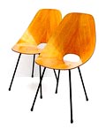 Twee Medea stoelen plywood zitting op metalen frame ontwerp Vittorio Nobili 1955 uitvoering Tagliabue / Italië 