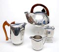 Thee- koffiepot melkkan suikerpot ontwerp ca.1950 uitvoering Picquot Ware / Engeland jaar van uitvoering onbekend 