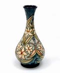 Polychroom geglazuurde vaas Décor Jasmine uitvoering Moorcroft / Engeland 1998 