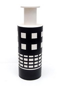 Aardewerk vaas Vaso Rochetto in zwart wit ontwerp Ettore Sottsass 1991 uitvoering Bitossi Montelupo / Italië 