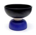 Aardewerk vaas Alzata in zwart wit blauw ontwerp Ettore Sottsass 1991 uitvoering Bitossi Montelupo / Italië 