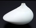  Kleine witte porceleinen vaas Pollo ontwerp Tapio Wirkkala 1970 uitvoering Rosenthal / Duitsland 