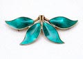 Groen geëmailleerd verguld zilveren broche ontwerp Willy Winnaess ca.1955 uitvoering David Anderson / Noorwegen 