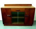 Eikenhouten Amsterdamse School kastje met palisander houten grepen ontwerp uitvoering onbekend Nederland ca.1925 