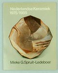  Nederlands keramiek 1975/1985 auteur Mieke G Spruit-Ledeboer uitgegeven door Allert de Lange Amsterdam 1985 Nederlandse tekst 