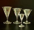 Glazen 4x van servies A geringd 1x bourgogne glas 14,7 cm / 1x wijn groot 13,5 cm / 1x wijn klein 12,3 cm / 1x likeurglas 10 cm ontwerp K.P.C.de Bazel 1917 uitvoering Glasfabriek Leerdam 
