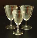 Glazen 3x van servies D 2x bourgogne glas 13,9 cm 1x wijnglas 13 cm ontwerp K.P.C.de Bazel 1917 uitvoering Glasfabriek Leerdam 