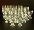 Glazen van het servies Gironde 20x ontwerp Floris Meydam 1958 uitvoering Glasfabriek Leerdam Bierglas 4x hoog 15 cm Bourgogne glas 5x hoog 13,5 cm Wijnglas 3x hoog 11,7 cm Portglas 3x hoog 10,5 cm Bitterglas 2x hoog 8,4 cm Likeurcoupe 3x hoog 11 cm 