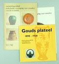Boeken 3x Mededelingenblad Ned Vereniging van Vrienden van de Ceramiek no.97/98 1980 W.C Brouwer 1877-1933 aarden vaatwerk - tuinaardewerk - bouwaardewerk voorwoord E Ebbinge Gouds Plateel 1898-1928 Gouds sier-aardewerk uit de collectie van de Stedelijke Musea Gouda door Karin Gaillard uitgegeven door Waanders / Zwolle 1997 Mededelingenblad Ned Vereniging van vrienden van de Ceramiek no.127 1987 Gouds gelegenheidsaardewerk door G.Willems 