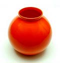 Aardewerk vaasje met oranje glazuur ontwerp C.de Lorm 1925 uitvoering Zuid-Holland Gouda 