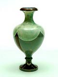 Aardewerk vaas geometrisch gedecoreerd in meerdere kleuren ontwerp Cornelis de Bruin of Jan van der Vet 1903-'08 uitvoering Dordtsche Kunstpotterij D.K.P 