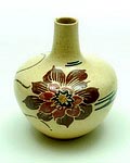 Geglazuurde aardewerk vaas met florale decoratie ontwerp Jan van der Vet 1905-'08 uitvoering Dordtsche Kunstpotterij D.K.P 