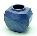 Aardewerk vaas met gespikkeld lila glazuur ontwerp uitvoering Mieke Blits in eigen atelier 1980 