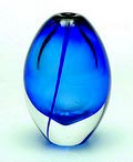Blank glazen vaas met blauwe kern en lijn ontwerp uitvoering Studio Åhus / Zweden 1990 