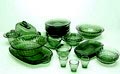  Delen van servies Neerlandia ontwerp A.D.Copier 1939 uitvoering Glasfabriek Leerdam Kaastolp lang 23,5 cm Ontbijtborden 10x diam 20 cm Nestschalen 4x diam 21,5 cm Hoge pot met deksel hoog 10 cm Lage pot met deksel hoog 8,5 cm Roomstel 4-delig lang 21,5 cm Fruittest diam 21 cm Eierdopjes 3x hoog 5,5 cm Vleesschaaltjes 3x lang 23,5 cm Broodschalen 2x lang 32,5 cm 