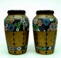 Aardewerk vazen 2x met geglazuurd decor met florale motieven uitvoering Amphora / Tsjecho-Slowakije 1910-1945 