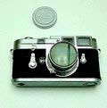 Camera Leica M3 chrome Single Stroke Body S/N 8663XX met Summitar 50 mm lens uitvoering Leica / Duitsland 1957 met origineel Leica boekje 
