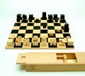 Houten schaakbord met schaakstukken Replica ontwerp Josef Hartwig 1923 voor Bauhaus uitvoering Naef Game / Zwitserland 1983 