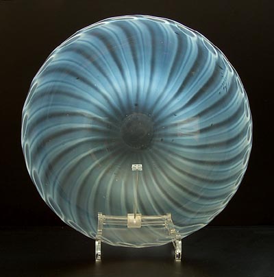  Serica schaal no.49 kleurloos met wit opaal en met langgerekte luchtbellen ontwerp A.D.Copier 1935 uitvoering Leerdam / Holland 