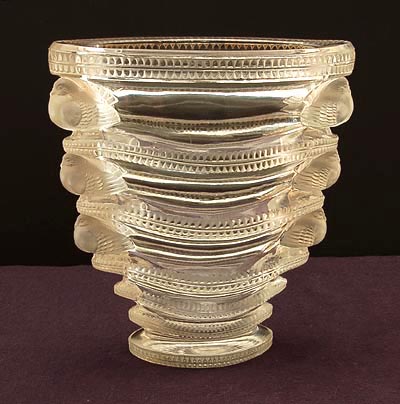  Ovale glazen vaas Saint-Marc met een decoratie van duiven ontwerp R.Lalique 1939 uitvoering Lalique / Frankrijk 