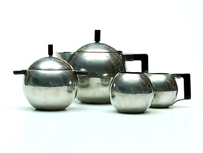 Tinnen theeservies met bakelieten knoppen / handgrepen modelno.1169 ontwerp Chr van de Hoef gemerkt Theo Hooft ca.1930 uitvoering Gero 