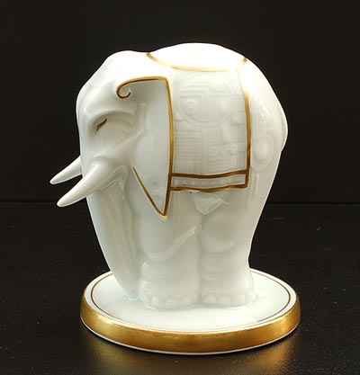  Wit geglazuurd porseleinen beeld van olifant met vergulde accenten uitvoering Krautheim Duitsland ca.1930 