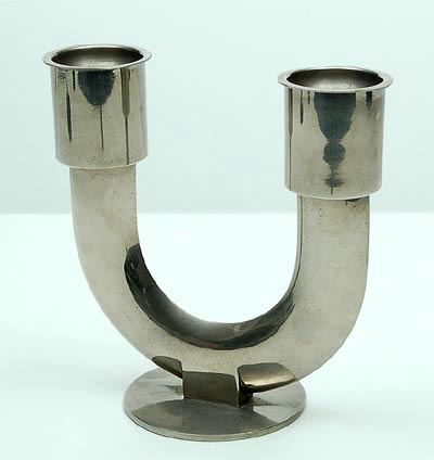  Metalen twee-armige kandelaar uitvoering Hagenauer ca.1930 Wenen / Oostenrijk 