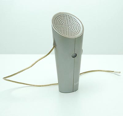 Portable FM radio Oye Oye ontwerp Philppe Starck 1994 uitvoering Saba / Japan 