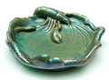  Schaaltje met relief-decoratie van kreeft geirriseerd groen glazuur uitvoering Zsolnay-Pecs Hongarije vóór 1950 