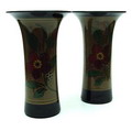  Aardewerk vazenstel met polychrome florale decoratie uitvoering Plateelbakkerij Zuid-Holland / Gouda 1923 voor De Duif / Den Dolder 
